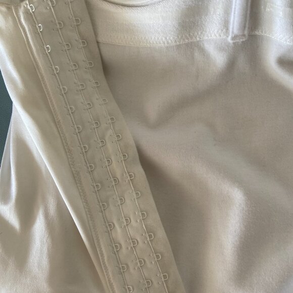 NWT - White Bustier with garter straps - Size 34DD - Picture 8 of 9